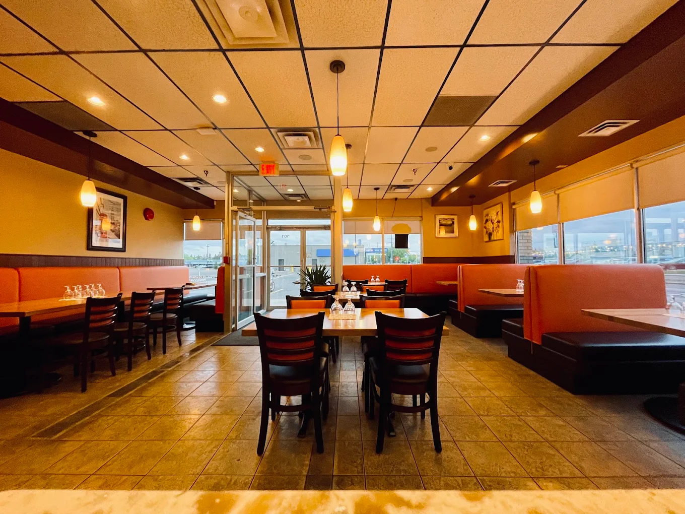 Dining room at Samway Grill in Saskatoon